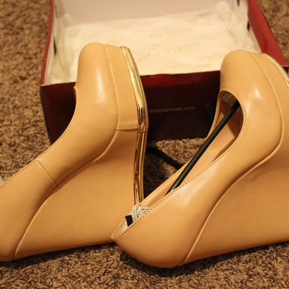 Nude Wedges